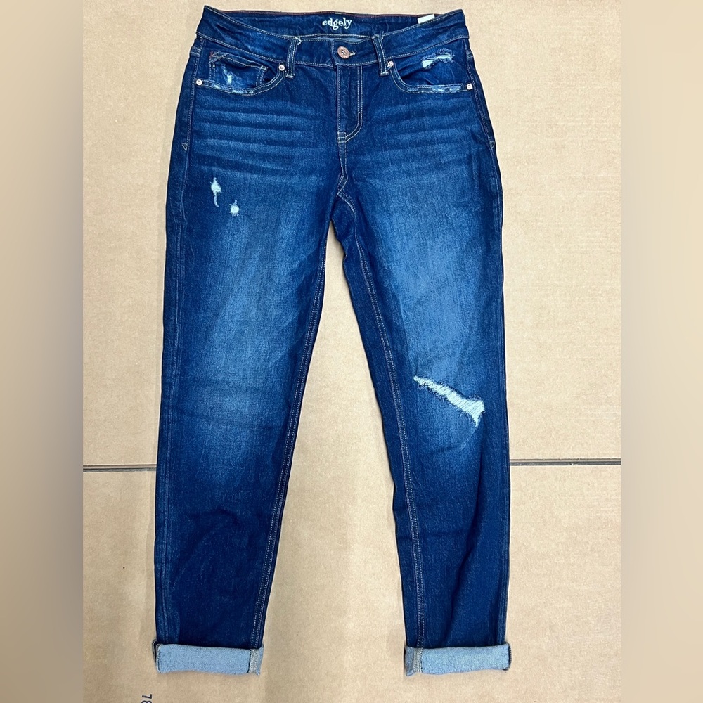 Maurice’s Edgely boyfriend low rise ripped jeans Size 8 regular